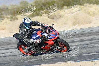 media/Dec-01-2025-Moto Forza (Mon) [[2daa91e15f]]/3-Beginner Group/Session 4 Turn 9/